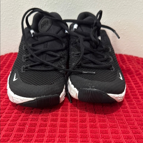 Nike Shoes - Nike Free Metcon 4 Sneaker in Black & White size 9